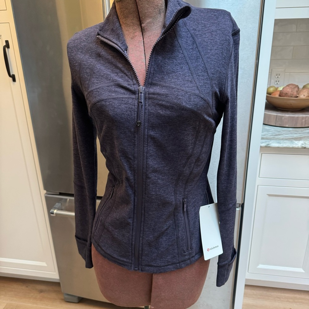 NWT!! Lululemon, Sz 8 dark purple heather slim fit, hip length jacket